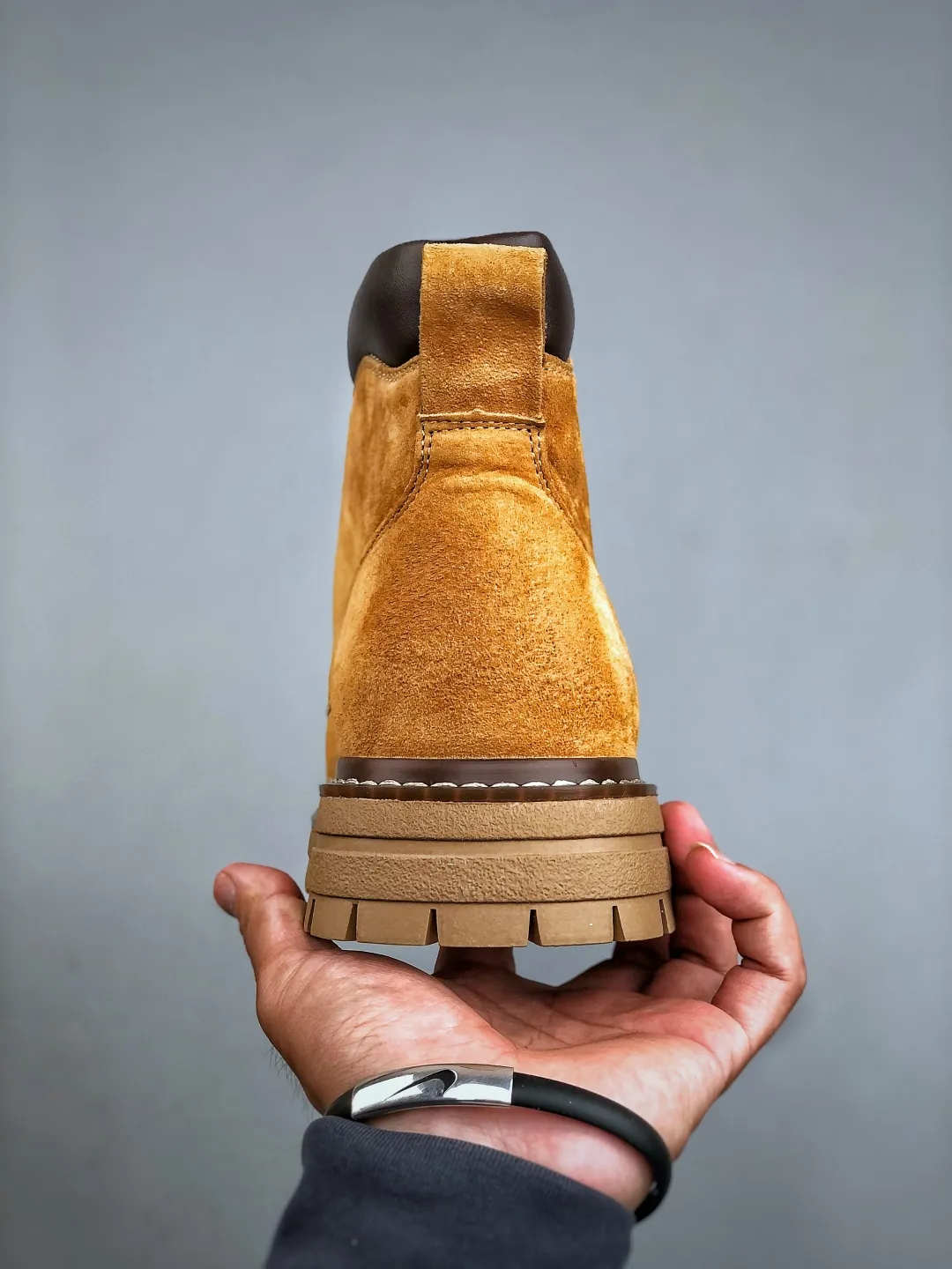 Local self-pickup💰560 supports store placement. New goods🚀#TimberlandTimberland/Timberland outdoor high-top casual rhubarb boots series #Guangdong Dachang quality, original box and original packaging, fashionable and trendy matching. The fabric is made of Italian 🇮🇹 top-grade frosted fine-grained cowhide. It is paired with anti-odor and anti-corrosion genuine leather latex insoles. The outsole and hardware are all made from OEM raw materials. The same as the original Goodyear never-opening process. Good products do not kill pigs. Exclusively launched on the whole network. There is no doubt about the quality. The whole set is packaged in the official website to give you the perfect wearing experience. The quality is exquisite and durable. A must-have for sportsmen. Specially designed to treat those who are not handsome. High-quality and first-class foot feel. Specially used for cold protection and outdoor use this winter. Casual matching for daily use. Size: 38-44 (leather shoe size)